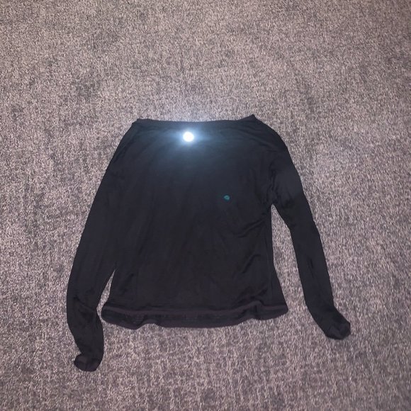 Black long sleeve crop lululemon top / size 4 / see thru ribbed detail - Picture 2 of 4